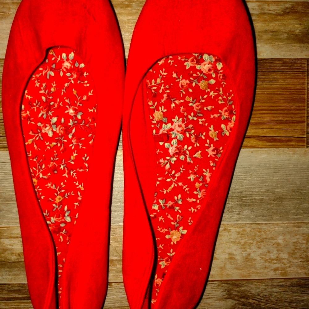 Women's red flats